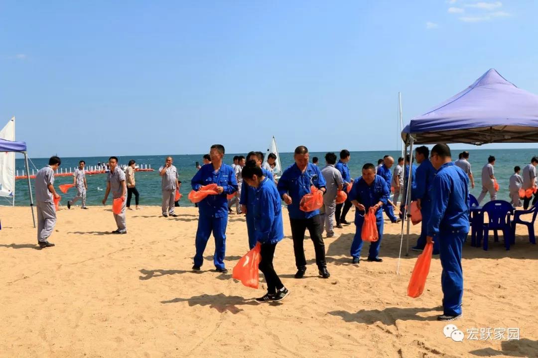 葫蘆島宏躍集團(tuán)隆重舉行紀(jì)念建黨98周年暨新黨員入黨宣誓大會(huì)